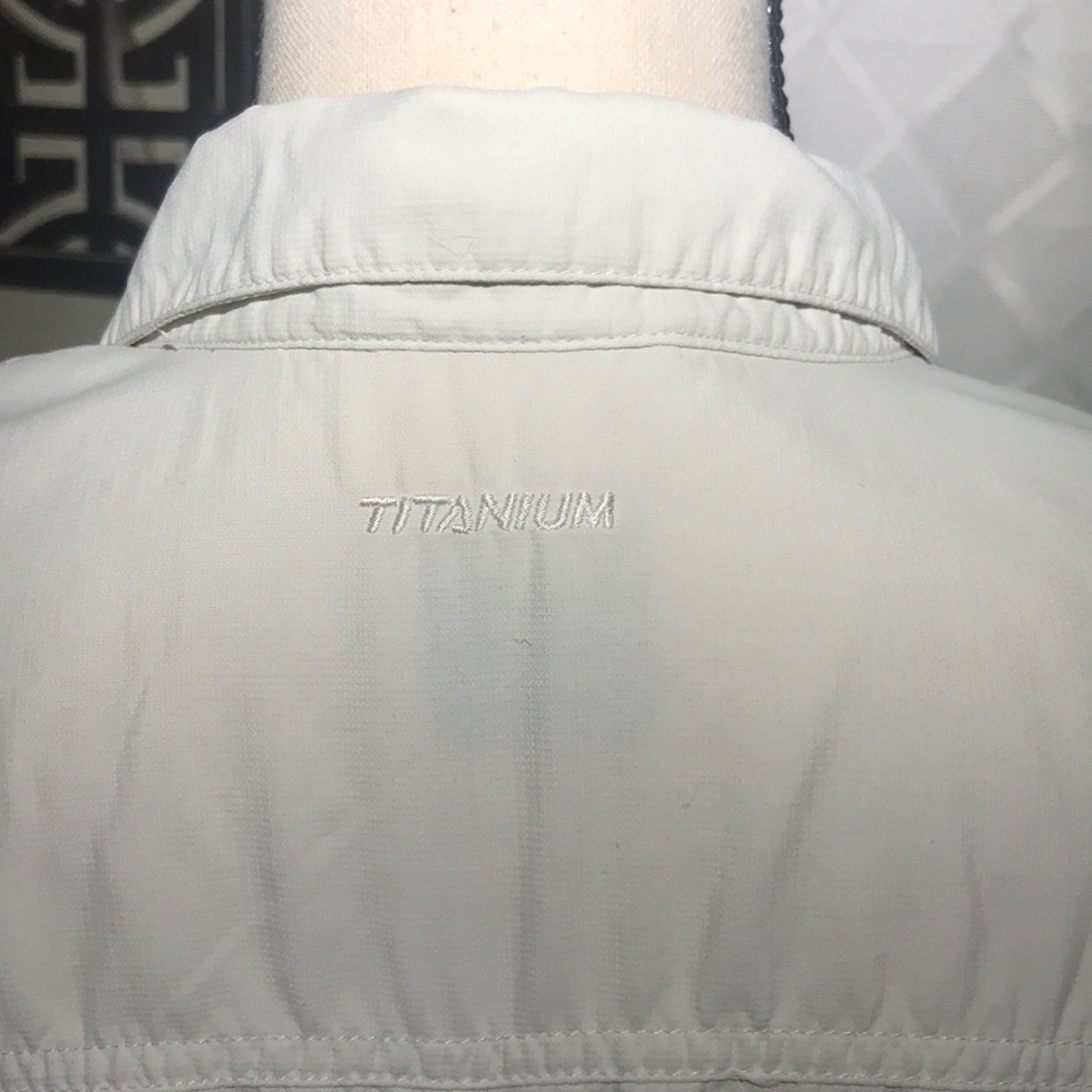 Women’s Columbia titanium XL button down shirt - Picture 3 of 6